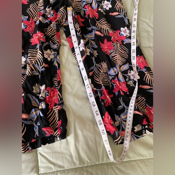 Xs tropical black wide leg capri, donating 10/10 - Picture 8 of 8